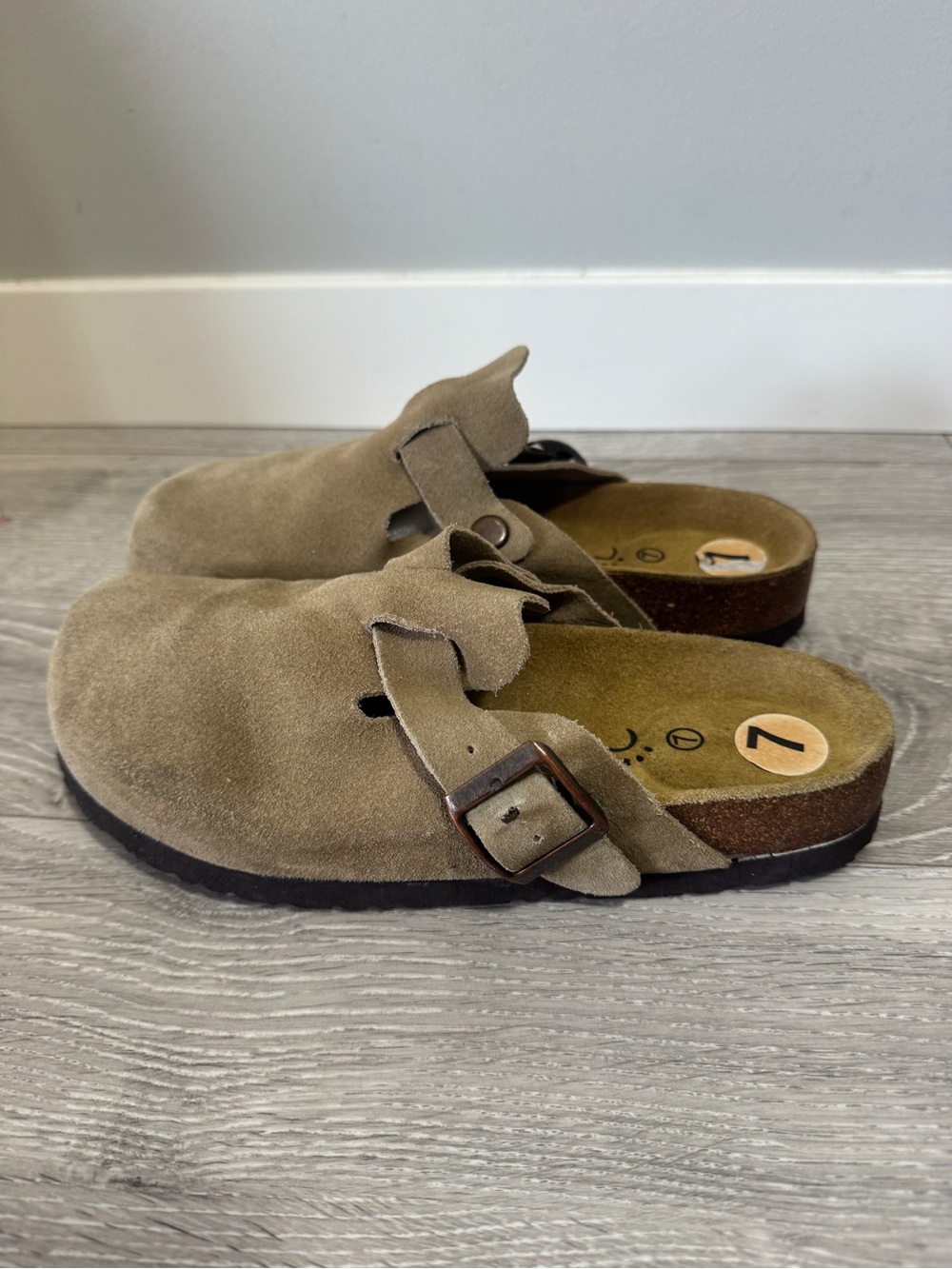 Wear.Ever Bear Traps Lela Suede Clogs Women’s 7 Taupe Boston Style slip ons - Picture 8 of 13